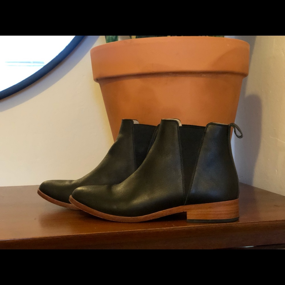 Black leather Nisolo Chelsea boots sz 8.5
